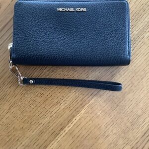 Michael Kors Smartphone Wristlet
